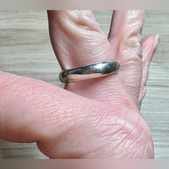 Vintage Designer Signed R Sterling Silver Simple Band Ring, Size 10.5 - Picture 6 of 7
